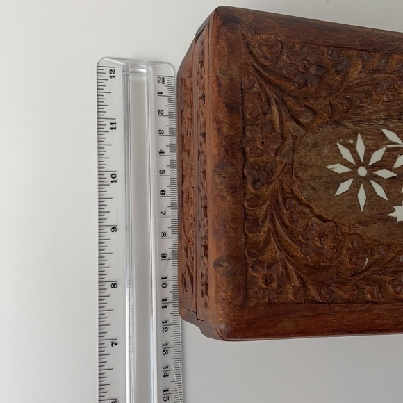 Vintage Wooden Hand Carved Trinket Box Floral Inlay Design - Picture 9 of 15